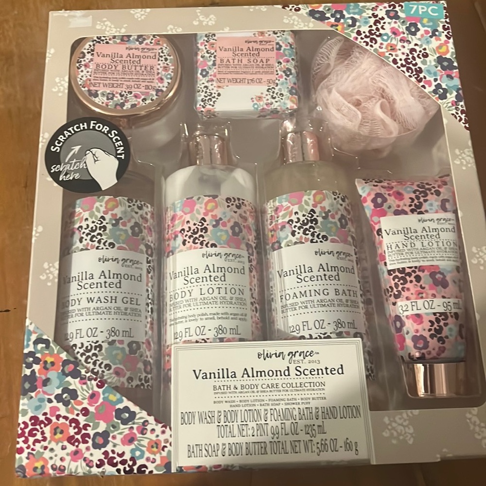 I am selling this vanilla almond scented pack it smells pretty good